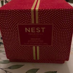 Nest Fragrance Holiday Candle. White and gold strips